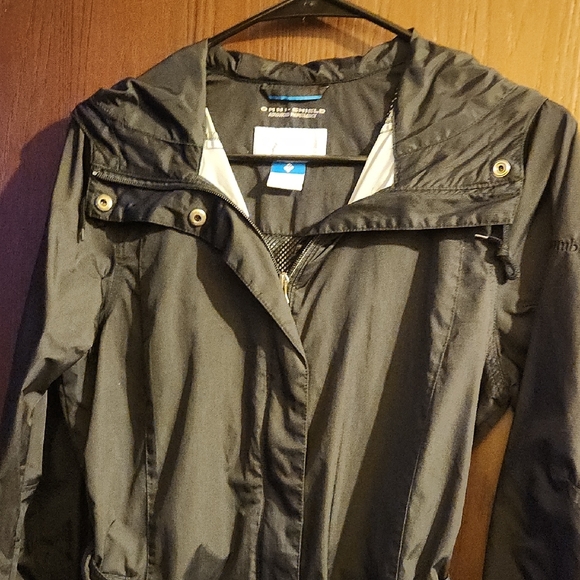 Columbia Black Trench Coat with Water-Resistant Fabric - Picture 4 of 6